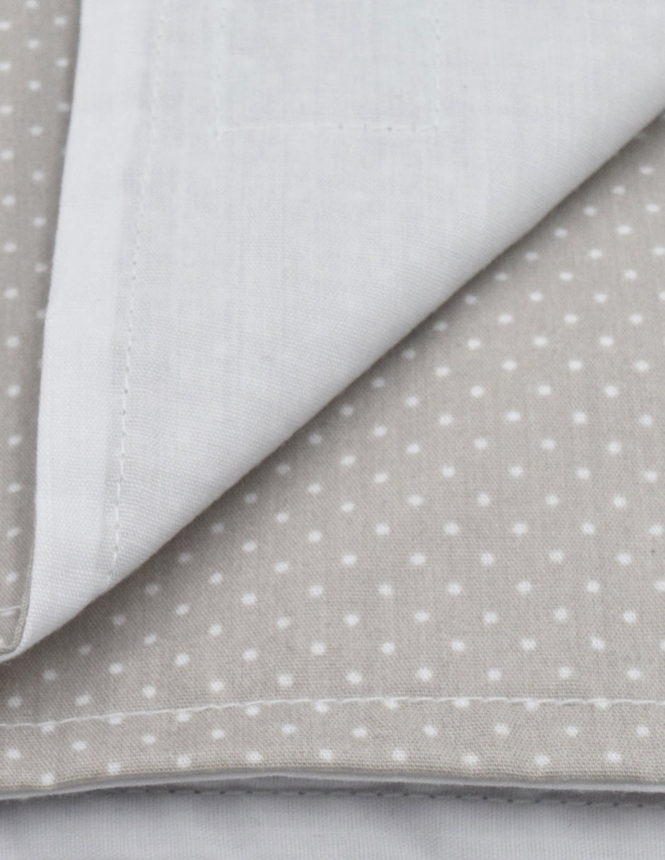 Mandil de lactancia y cubreportabebé